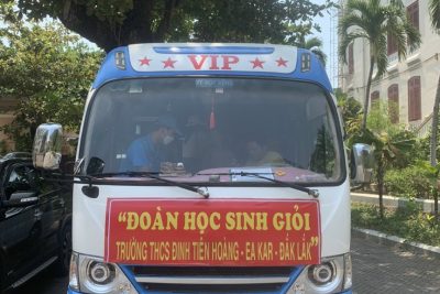 Hoạt động trải nghiệm: Tuyên dương khen thưởng giáo viên, học sinh có thành tích xuất sắc – Năm học 2022 – 2023